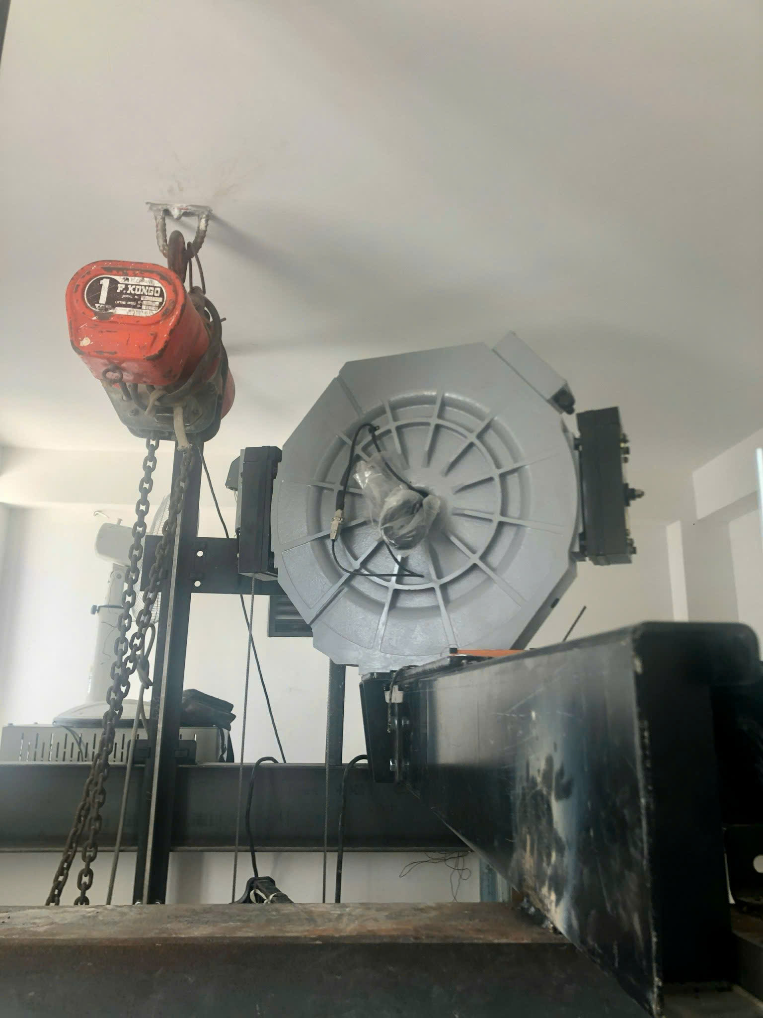 Thay thế động cơ thang máy